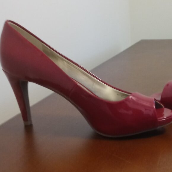 Red Open Toe High Heels Size: 7.5 - Picture 6 of 7
